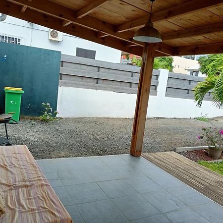 Jolie Maison T3 A St Pierre, 2 Chambres Avec Sdb, Grande Varangue, Jardin サン・ピエール エクステリア 写真