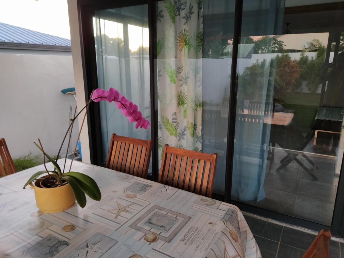 Jolie Maison T3 A St Pierre, 2 Chambres Avec Sdb, Grande Varangue, Jardin サン・ピエール エクステリア 写真