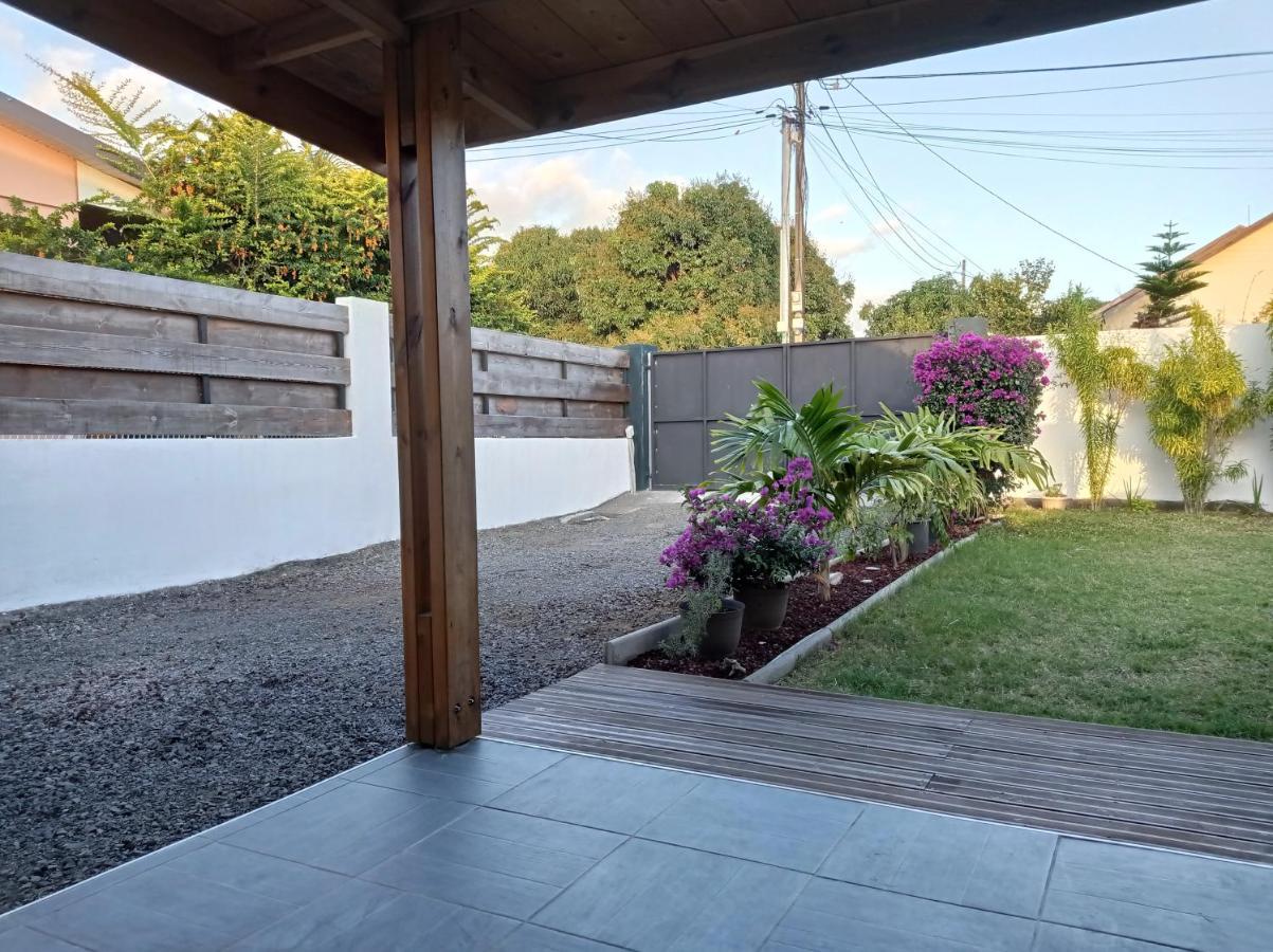 Jolie Maison T3 A St Pierre, 2 Chambres Avec Sdb, Grande Varangue, Jardin サン・ピエール エクステリア 写真