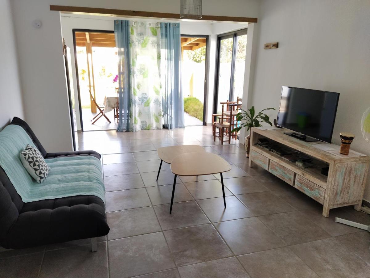 Jolie Maison T3 A St Pierre, 2 Chambres Avec Sdb, Grande Varangue, Jardin サン・ピエール エクステリア 写真