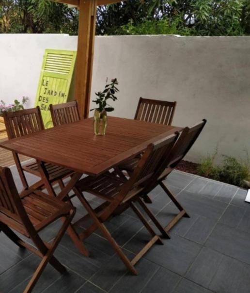 Jolie Maison T3 A St Pierre, 2 Chambres Avec Sdb, Grande Varangue, Jardin サン・ピエール エクステリア 写真