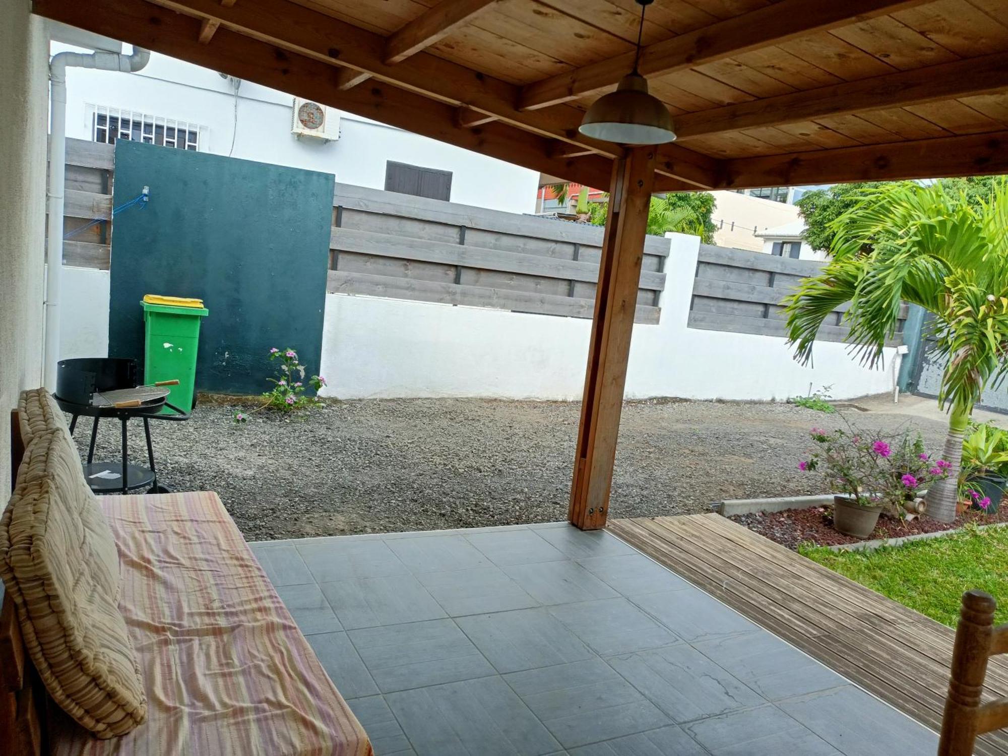 Jolie Maison T3 A St Pierre, 2 Chambres Avec Sdb, Grande Varangue, Jardin サン・ピエール エクステリア 写真