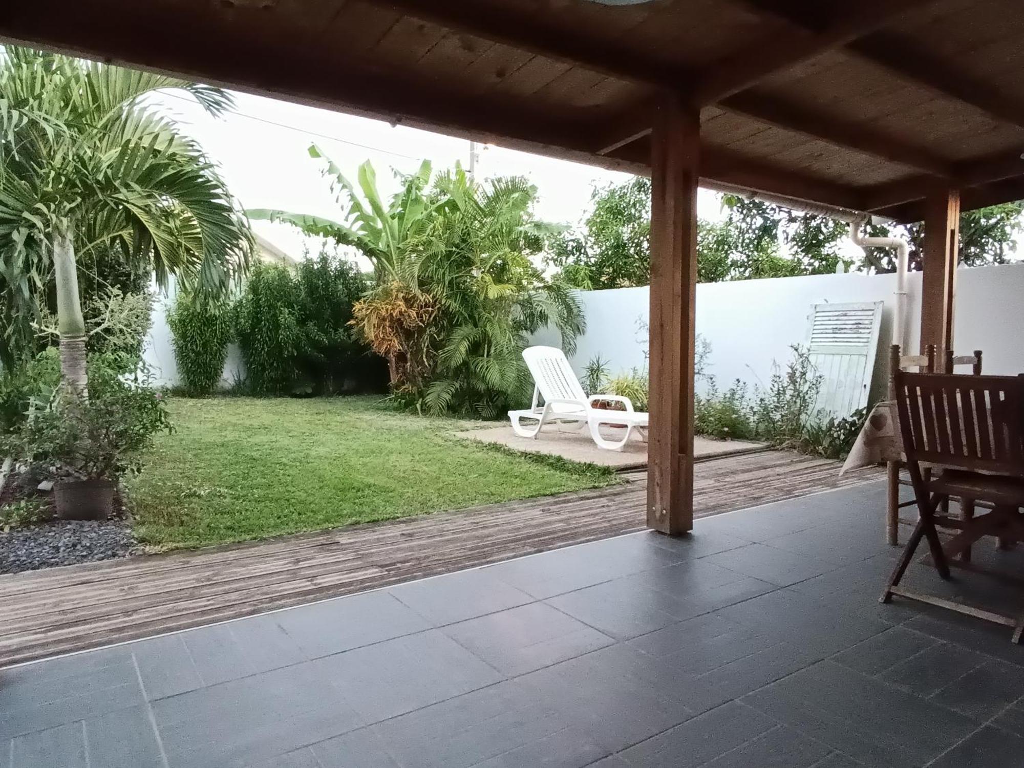 Jolie Maison T3 A St Pierre, 2 Chambres Avec Sdb, Grande Varangue, Jardin サン・ピエール 部屋 写真